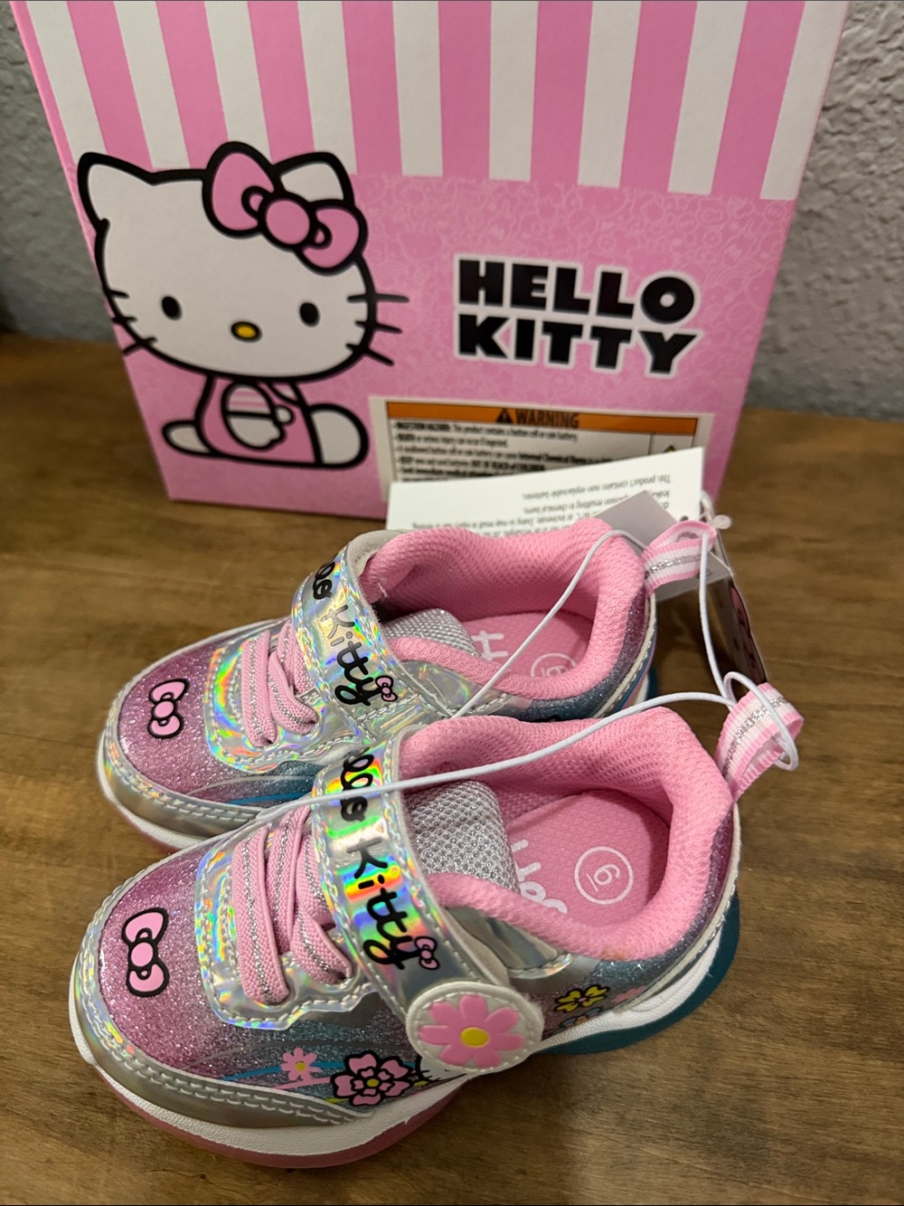 Hello Kitty Pink Multicolor Girls' Light-Up Sneakers size 6